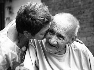 Alzheimer, cure gratis per tutti: Via il tetto massimo di reddito