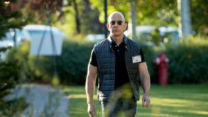 Jeff Bezos progetta lʼorologio di 42 milioni di dollari che durerà 10mila anni