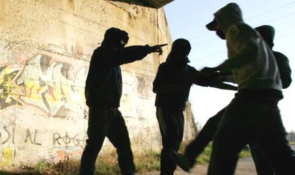 Baby gang, violenza senza fine: ragazzo ferito a Pomigliano
