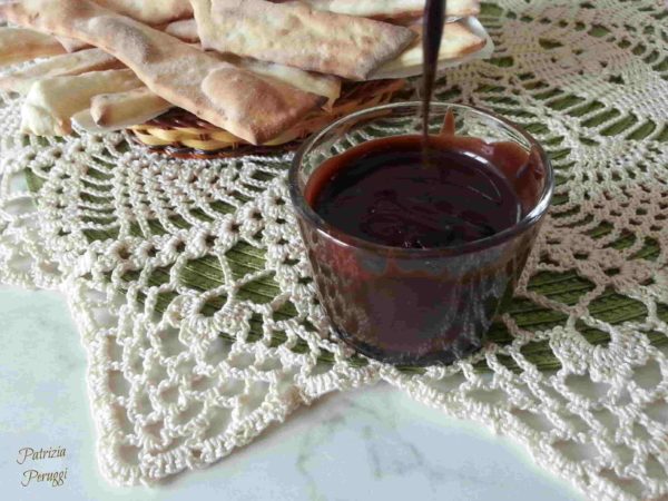 I dolci di Carnevale: Le chiacchiere e sanguinaccio. Ecco le ricette