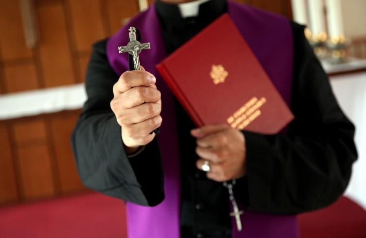 Cronaca Caserta, esorcismo a 13enne: sospeso sacerdote di Casapesenna