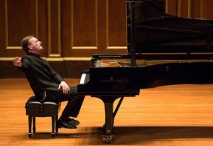 Il pianista Stephen Hough ospite dell'Associazione Scarlatti