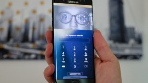 Samsung, pronto il lancio del telefono pieghevole