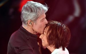 Sanremo 2018: record di ascolti per la serata dei duetti. E stasera Laura Pausini