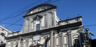 Napoli, crollo ai Tribunali. Operai estratti vivi dalle macerie