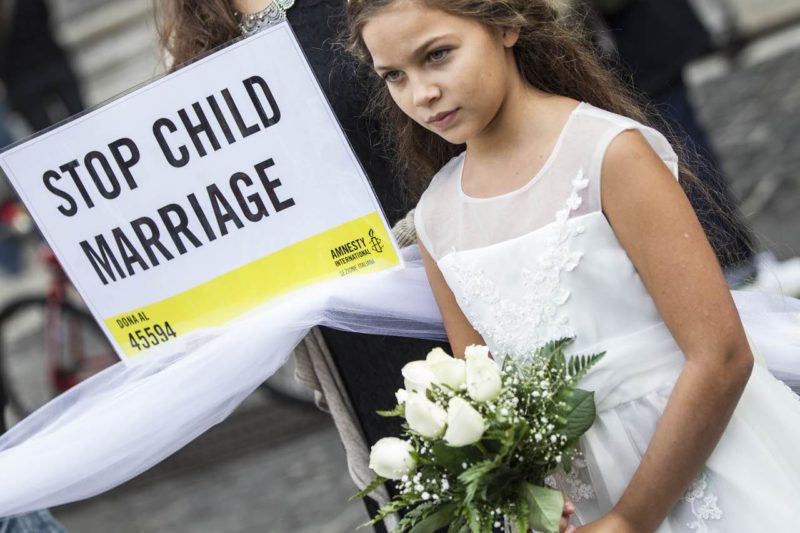 Sposa bambina, promessa a dieci anni: indagato il padre