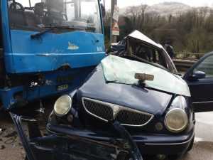 Avellino, incidente mortale ad Arcella di Montefredane. Il neonato è salvo