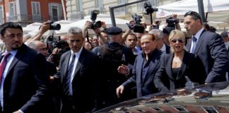 Berlusconi domani a Napoli. Prenderà il caffè a piazza dei Martiri