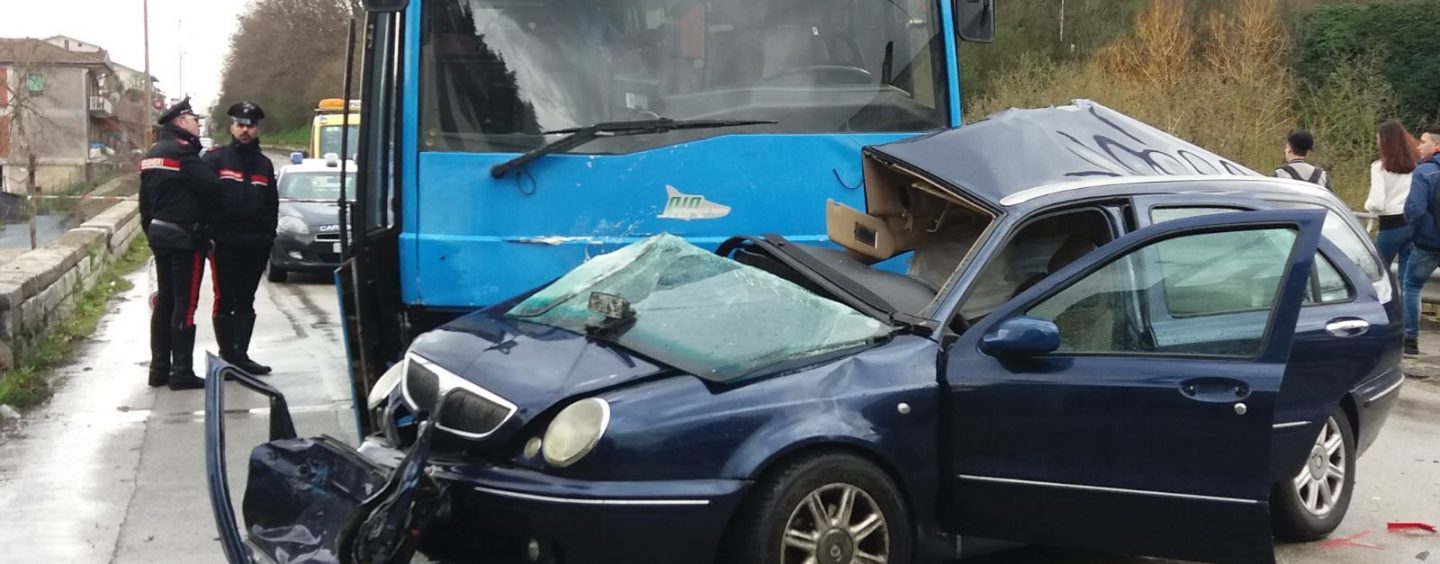 Avellino, incidente mortale ad Arcella di Montefredane. Il neonato è salvo