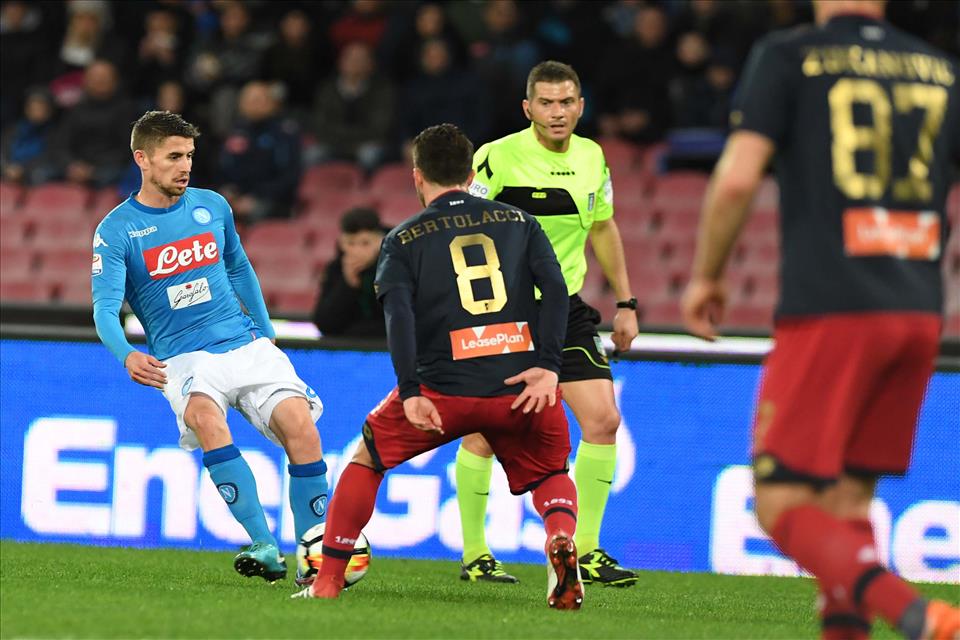 Ultime Calcio Napoli. Tre punti contro il Genoa: -2 dalla Juve