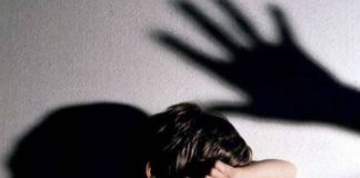14 anni, subisce violenze in famiglia perché omosessuale