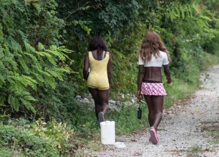 Caserta, scoperta tratta di baby prostitute africane: tre arresti