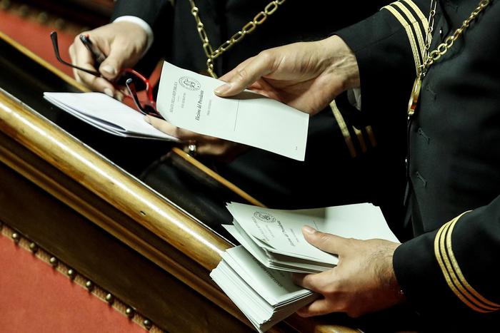 Camera e Senato, fumata nera alla prima votazione