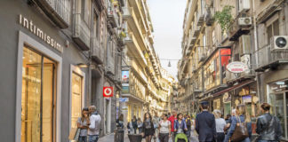 Napoli, Via Toledo: Furto in un negozio. Denunciato 23enne