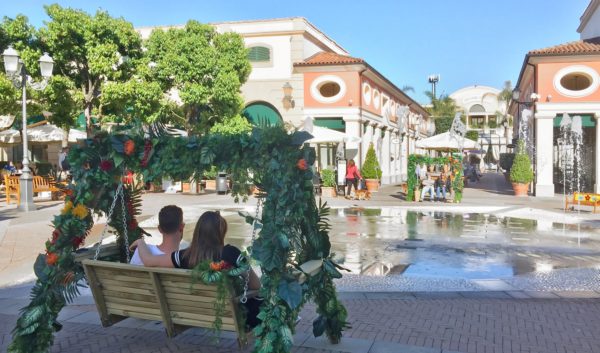 A La Reggia Designer Outlet Serena Rossi per l'evento 'La valigia di...' A La Reggia Designer Outlet Serena Rossi per l'evento 'La valigia di...'