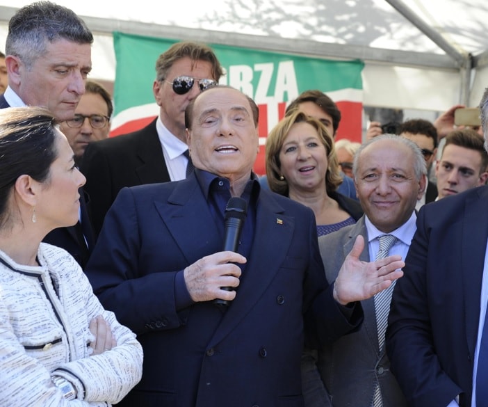 Governo, Berlusconi: “M5S è un pericolo. A Mediaset pulirebbero i cessi”