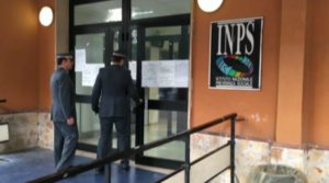 Caserta, truffa all'Inps con centinaia di finte assunzioni: 7 arresti