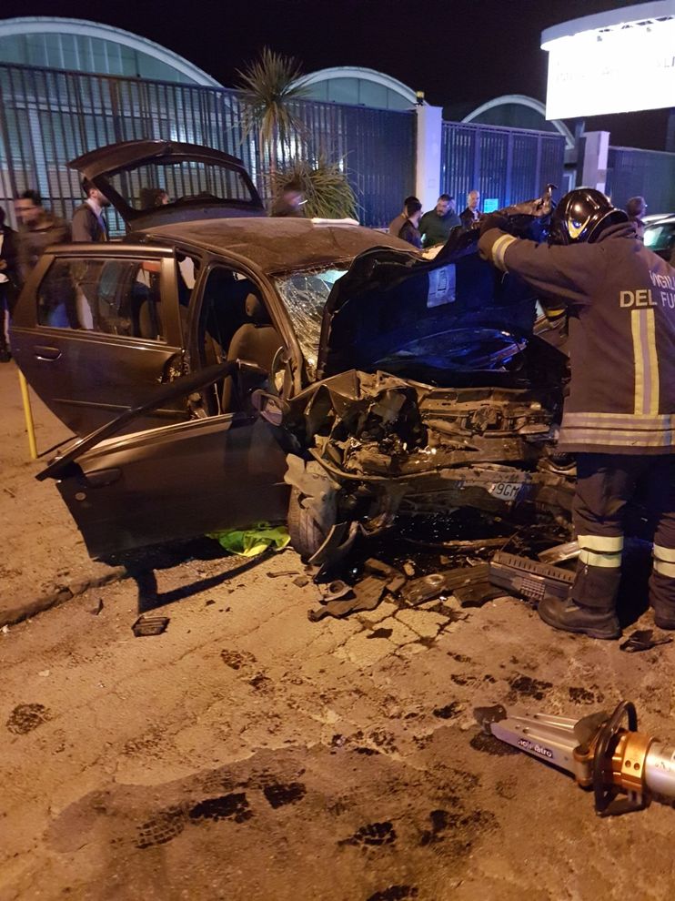Salerno, drammatico incidente: due morti e otto feriti gravissimi