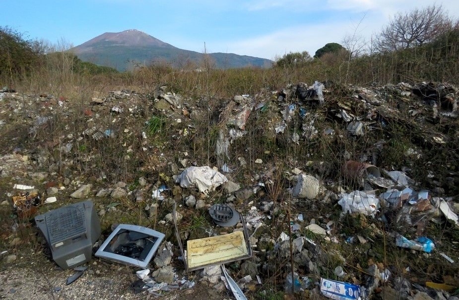 Parco del Vesuvio, smaltimento illecito di rifiuti: denunce e sequestri