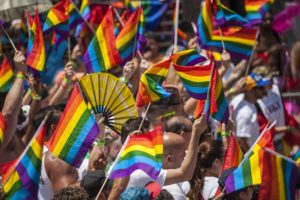 Salerno Pride, polemiche della Lega: “Sfilata carnevalesca”