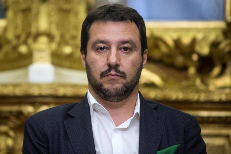 Pavia, adesivi shock: Salvini impiccato a testa in giù