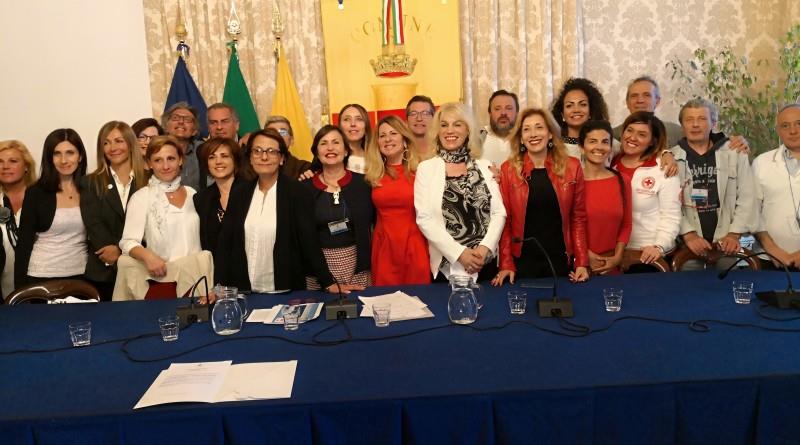 L'Associazione Primavera Arte presenta l'evento "NUJE tenemme o mare" L'Associazione Primavera Arte presenta l'evento "NUJE tenemme o mare"