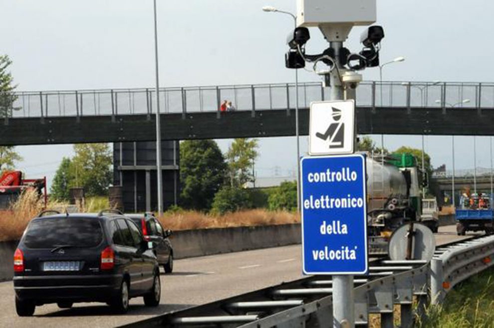 Francia, protesta del “Gilet Gialli”: distrutti 3275 autovelox in tutto il Paese