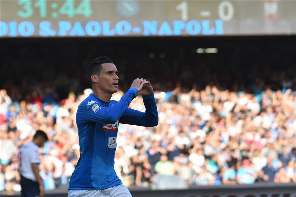 Calcio Napoli, gli azzurri chiudono in bellezza: 2-1 con il Crotone