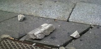Napoli, cade cornicione a Chiaia: trauma cranico per bimbo di un anno