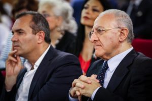 Comune di Napoli, De Luca attacca de Magistris: “Se non hai un euro, vattene”