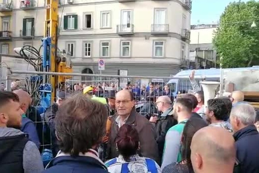 Vomero, protesta mercatali in Piazza Medaglie d’Oro: traffico in tilt