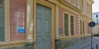 Napoli, Chiaia: scritte contro maestra all’esterno della scuola