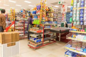 Obesità infantile, il Regno Unito vieta Junk food alle casse dei supermarket