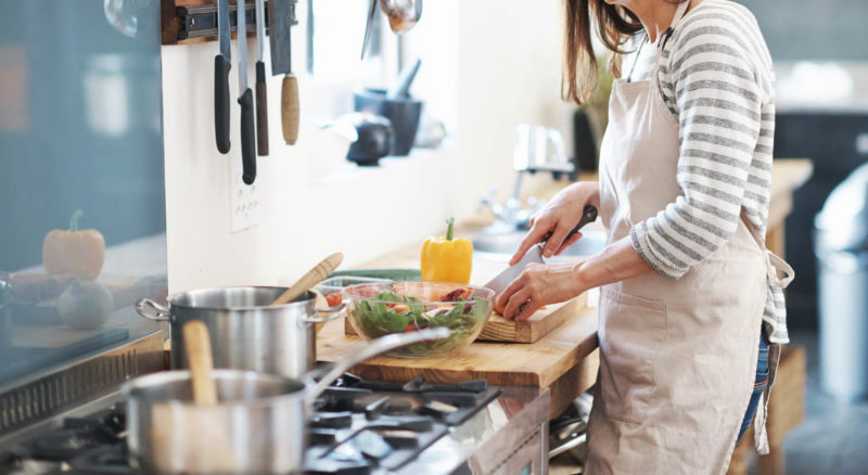 Strofinacci da cucina sono pericolosi nidi di batteri. Ecco come