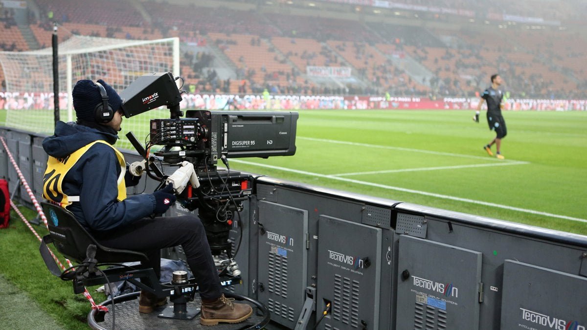 Diritti tv 2018/2021, è rivoluzione: serviranno doppi abbonamenti per vedere tutte le partite di Serie A