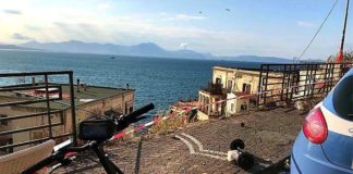 Posillipo, auto sbanda e precipita nel vuoto: 4 feriti, due donne in gravi