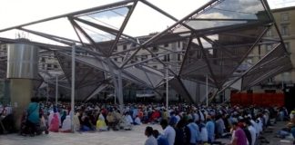 Napoli, migliaia di fedeli in Piazza Garibaldi per la fine del Ramadan