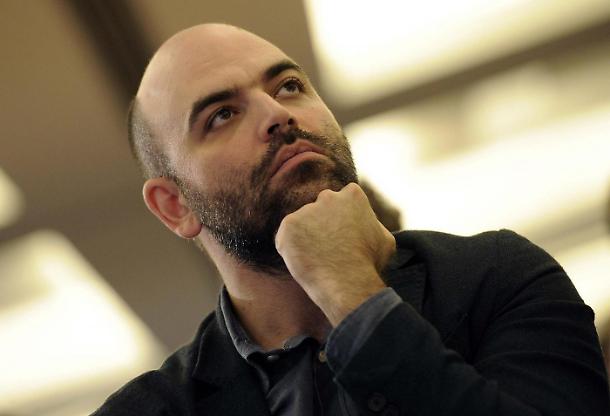 De Magistris “punge” Roberto Saviano: “Incapace di raccontare la vera Napoli”