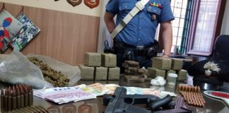 Napoli, Barra: Arrestato un 28enne per droga, armi e cartucce da guerra