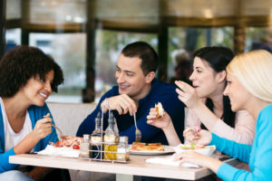 Pausa pranzo in ufficio, dannosa per la salute. 5 consigli utili