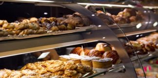 Blitz a Pompei contro una pasticceria che vendeva merce anonima