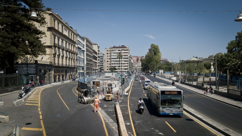 Lavori Riviera di Chiaia, caos fermate bus e traffico. Ecco il nuovo dispositivo