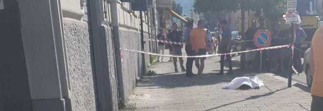 Napoli, Fuorigrotta: Donna si suicida lanciandosi nel vuoto