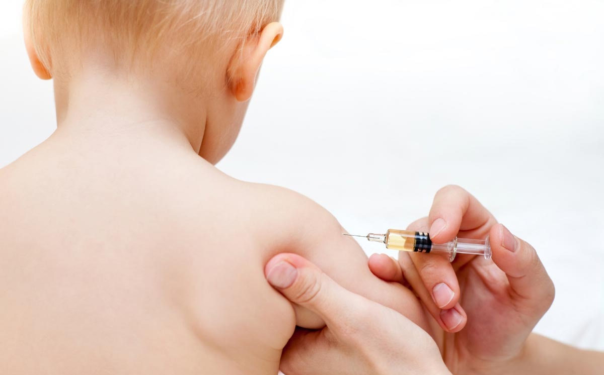 Vaccini a Napoli, 1000 bambini non protetti contro varicella