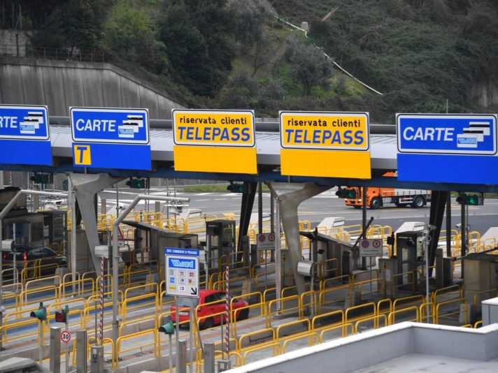 Autostrade: domenica 4 agosto e lunedì 5 pedaggi solo con casse automatiche e Telepass