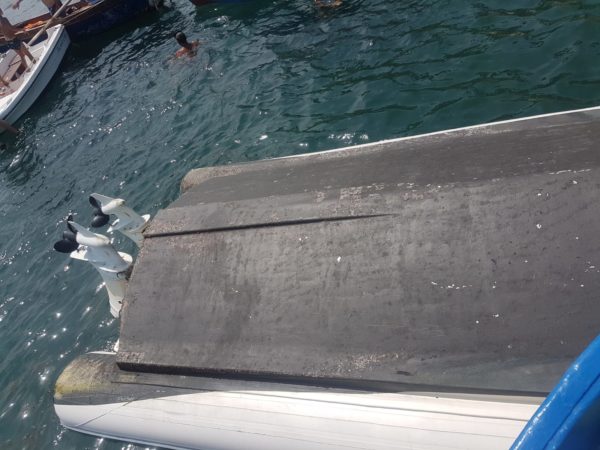 Napoli, Marechiaro: Un clubman 26 si ribalta, salvate le persone a bordo Napoli, Marechiaro: Un clubman 26 si ribalta, salvate le persone a bordo