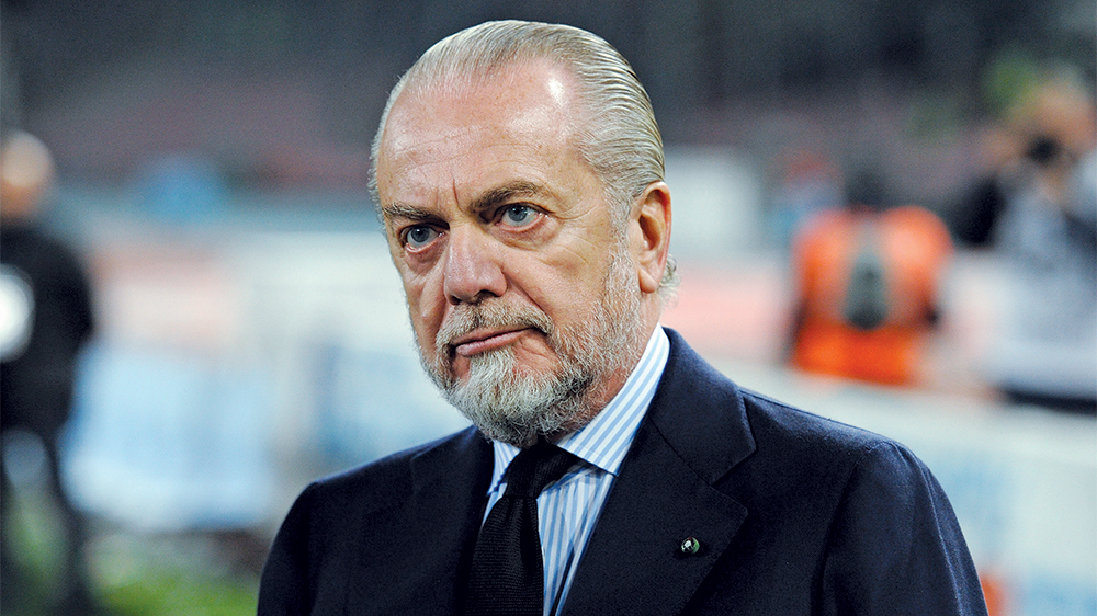 Calcio Napoli, manifesti ultras contro De Laurentiis