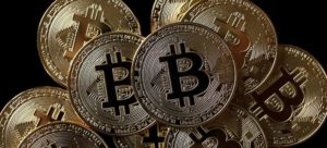 Bitcoin, crollo verticale in borsa: perdita dell'80% del valore da gennaio