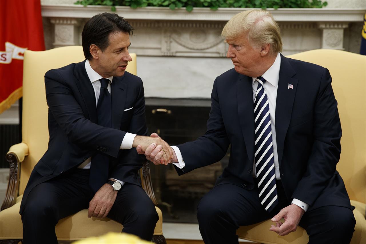 Trump elogia il premier Conte: “Su migranti Europa segua Italia”