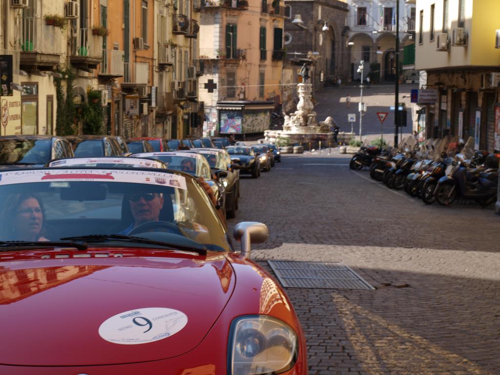 A Napoli ritorna il raduno delle Fiat Barchetta. Ecco il programma